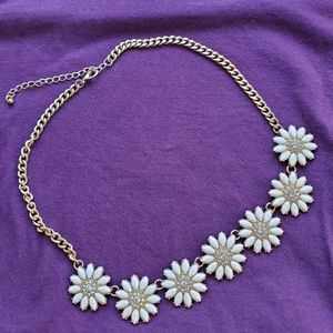 Faux Gold Daisy Necklace